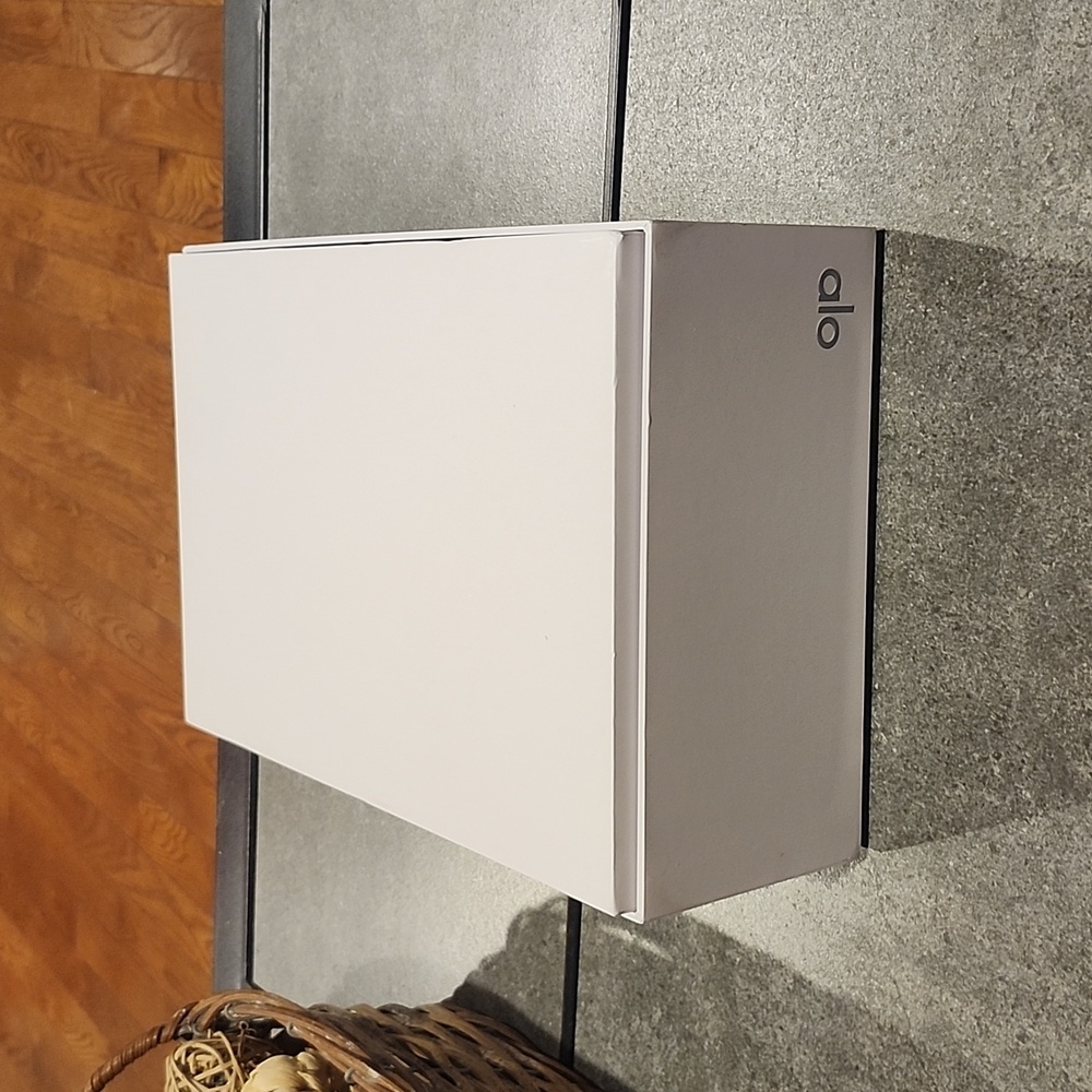 Alo White Box - Picture 5 of 6
